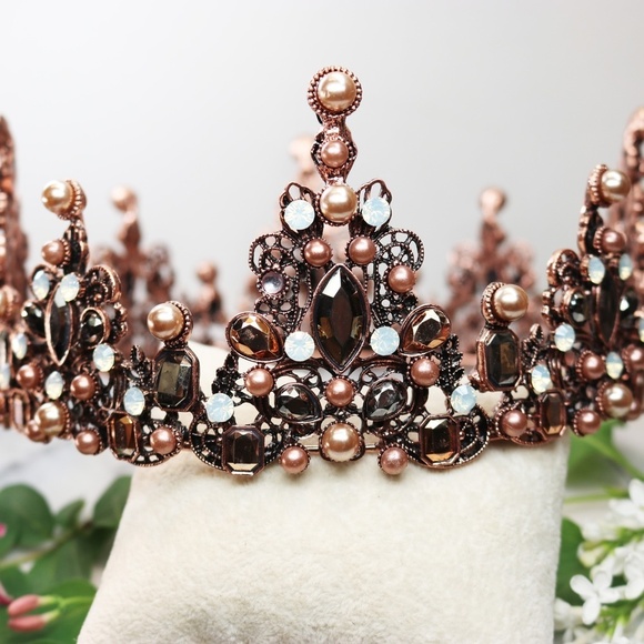 ? Host Pick Crown Champagne Pearls/Smoky Crystals